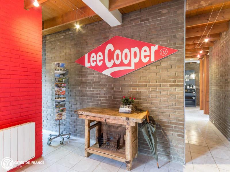 DE BRIQUES ET DE BROC