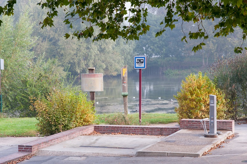 Aire de camping-car de Pont-de-l'Arche © normandie-photo.com