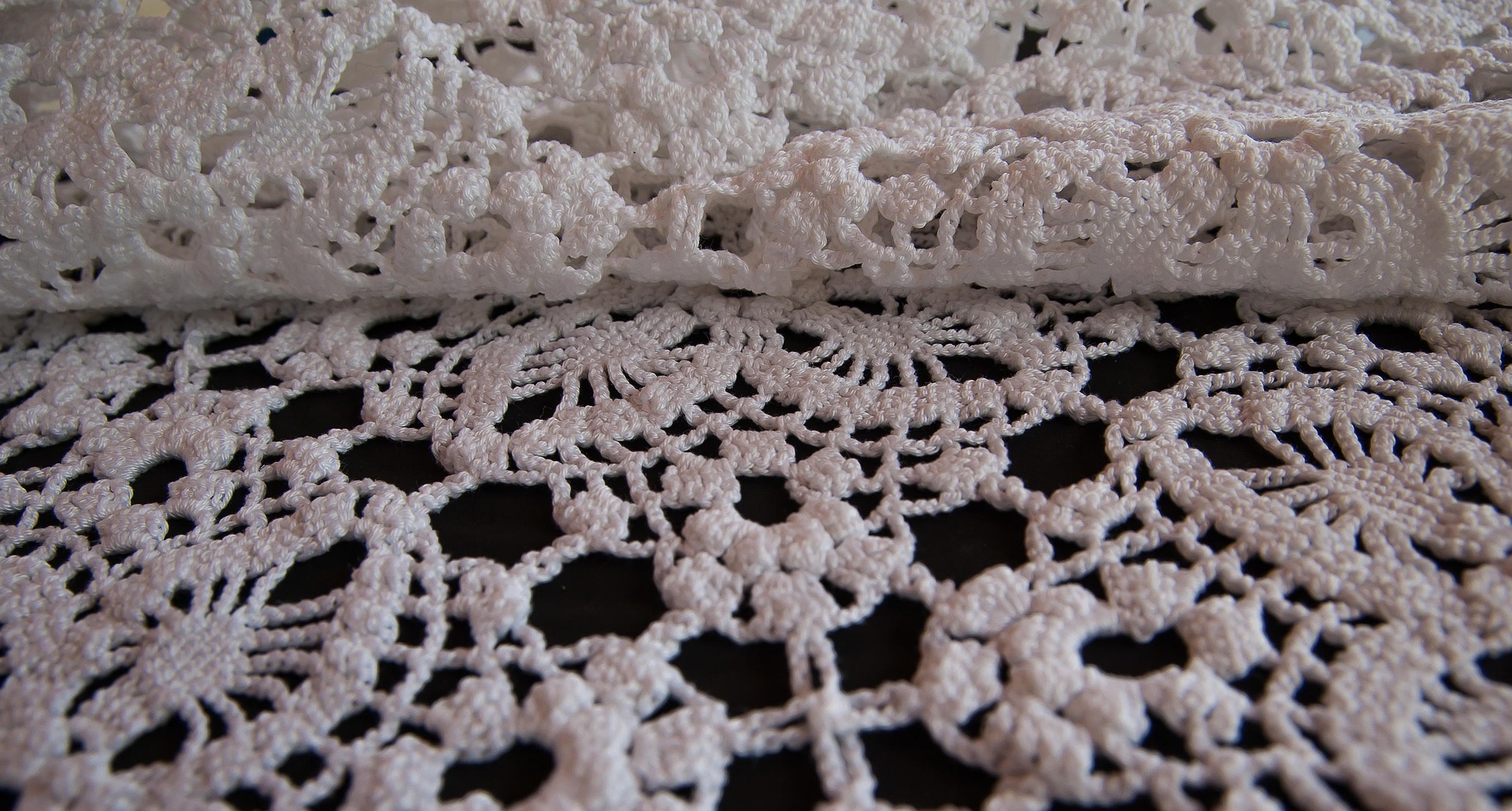 Broderie Hardanger (Pixabay)