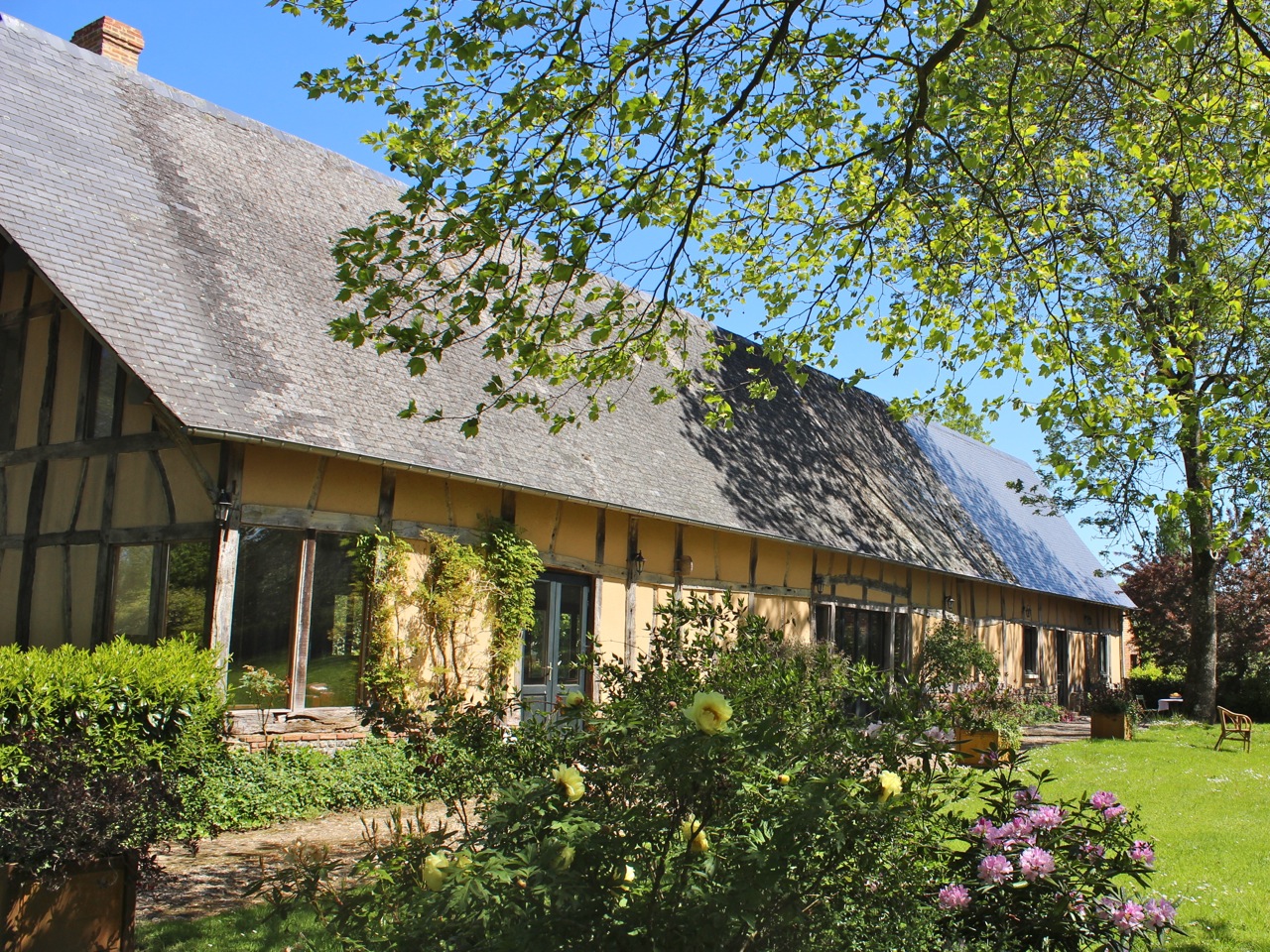 Chambre-d-Hotes-Du-Pre-Boulay5-FacadeGrandeLongere-JThermac