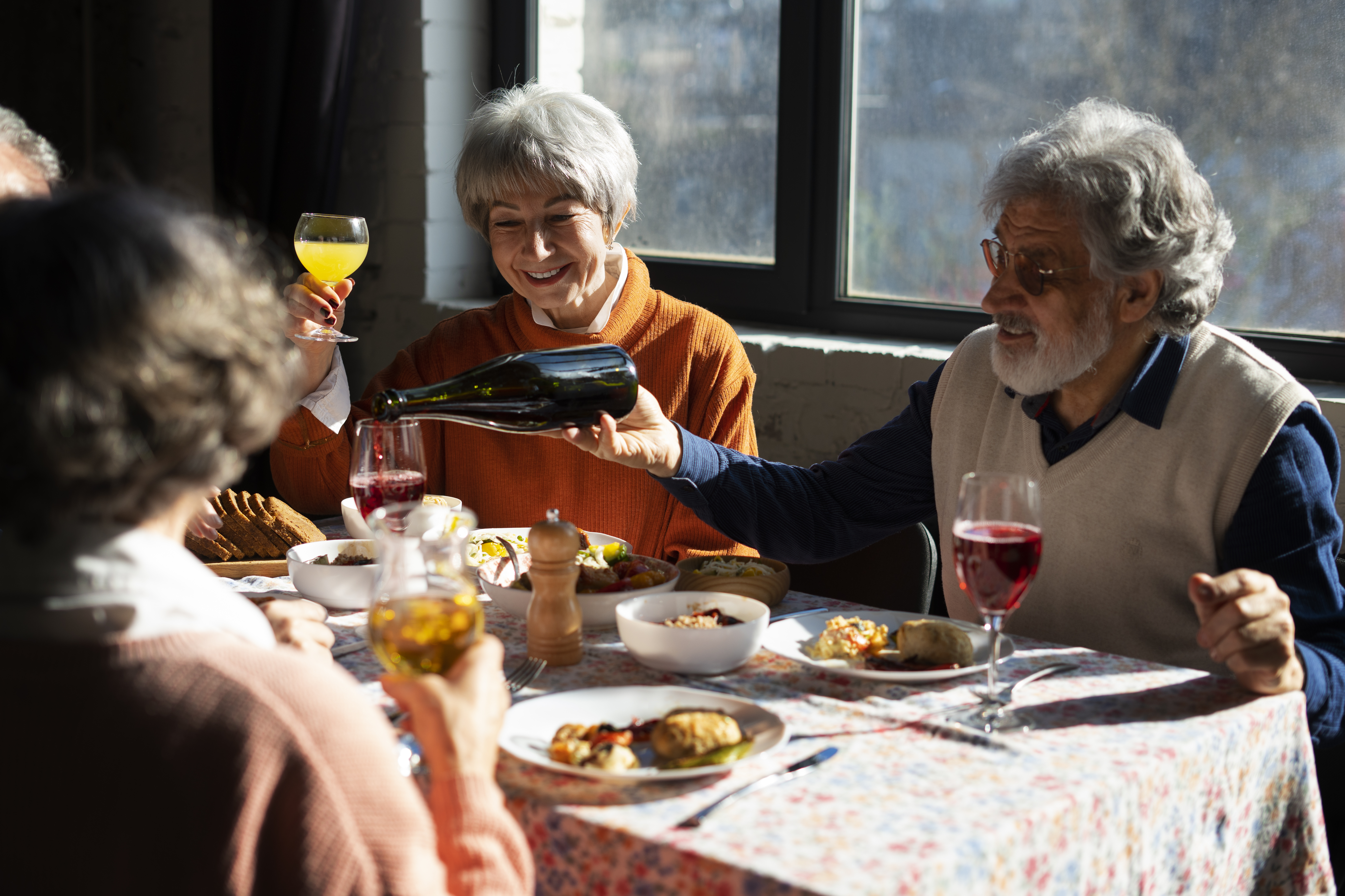 Repas des anciens (freepik)