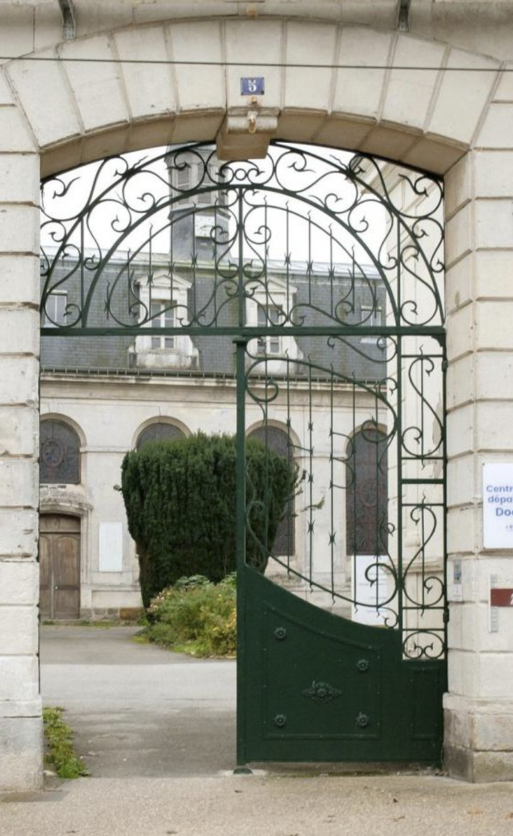 Vue extérieure depuis l'entrée principale1