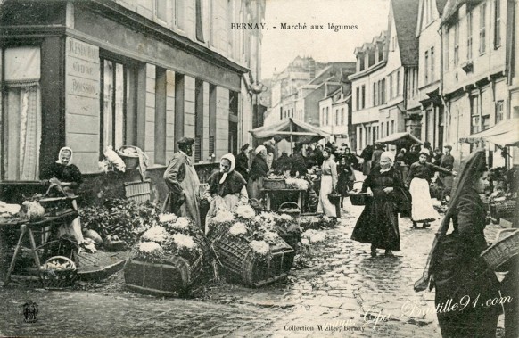 carte-postale-ancienne-de-Bernay-Marche-aux-legumes-582x379