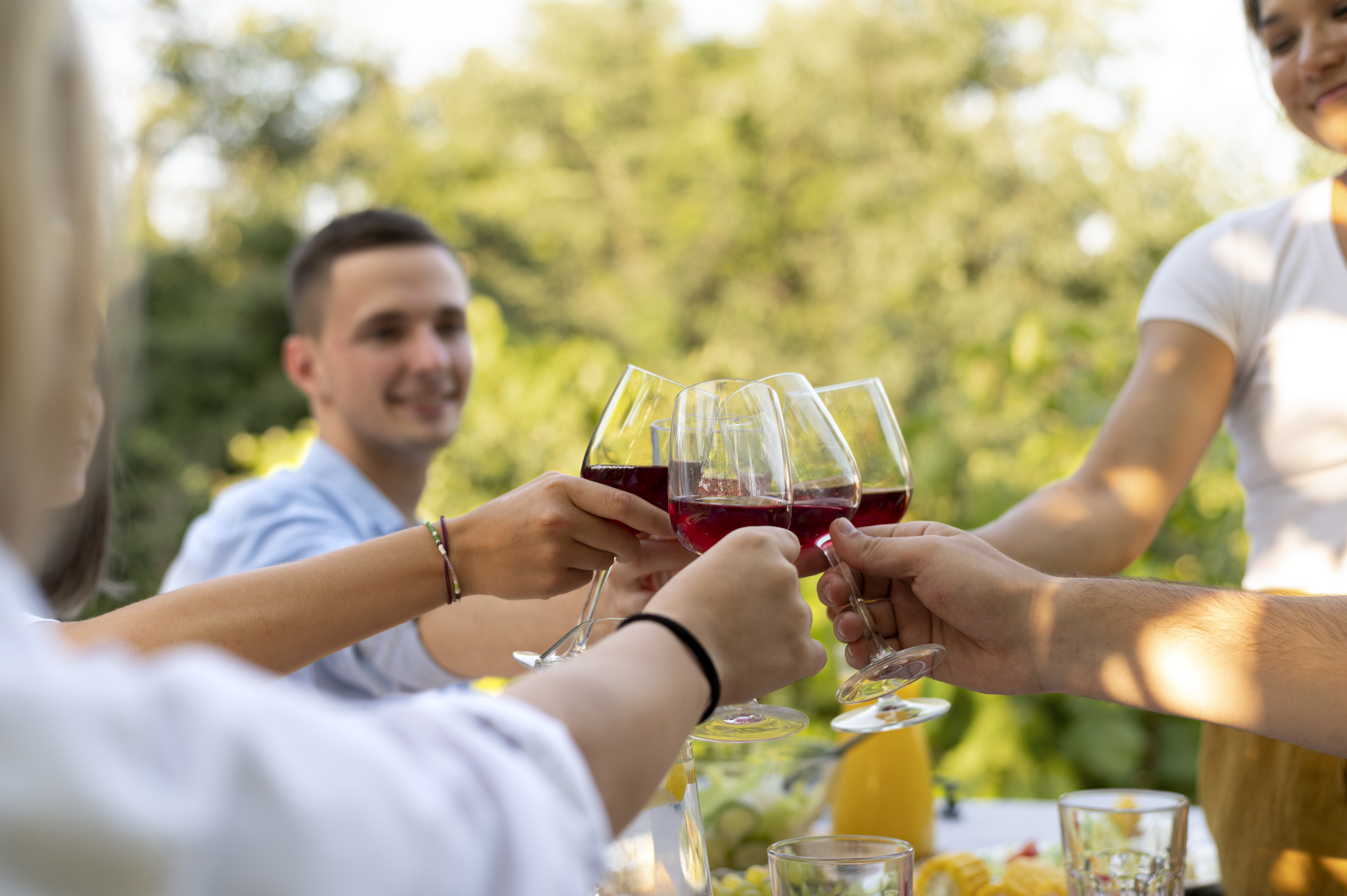 close-up-friends-tinter-des-verres-a-vin